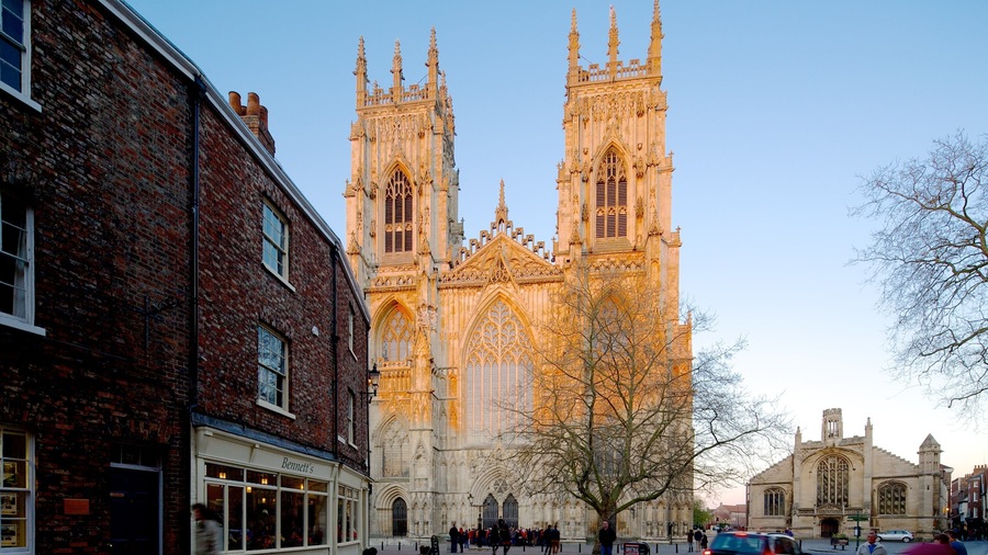 York Minster featuring a church or cathedral, heritage architecture and street scenes