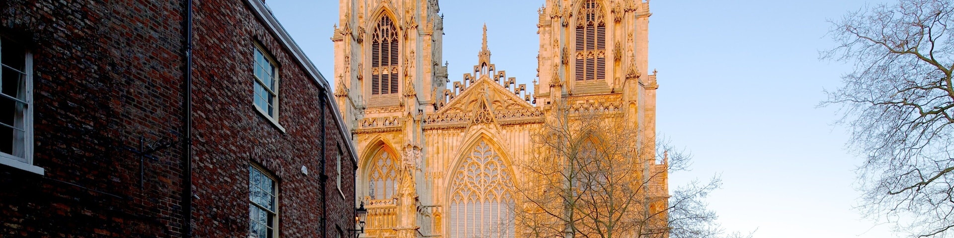 York Minster featuring a church or cathedral, heritage architecture and street scenes