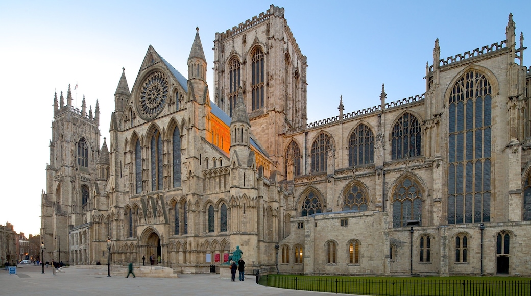 York Minster featuring religious aspects, a church or cathedral and a square or plaza