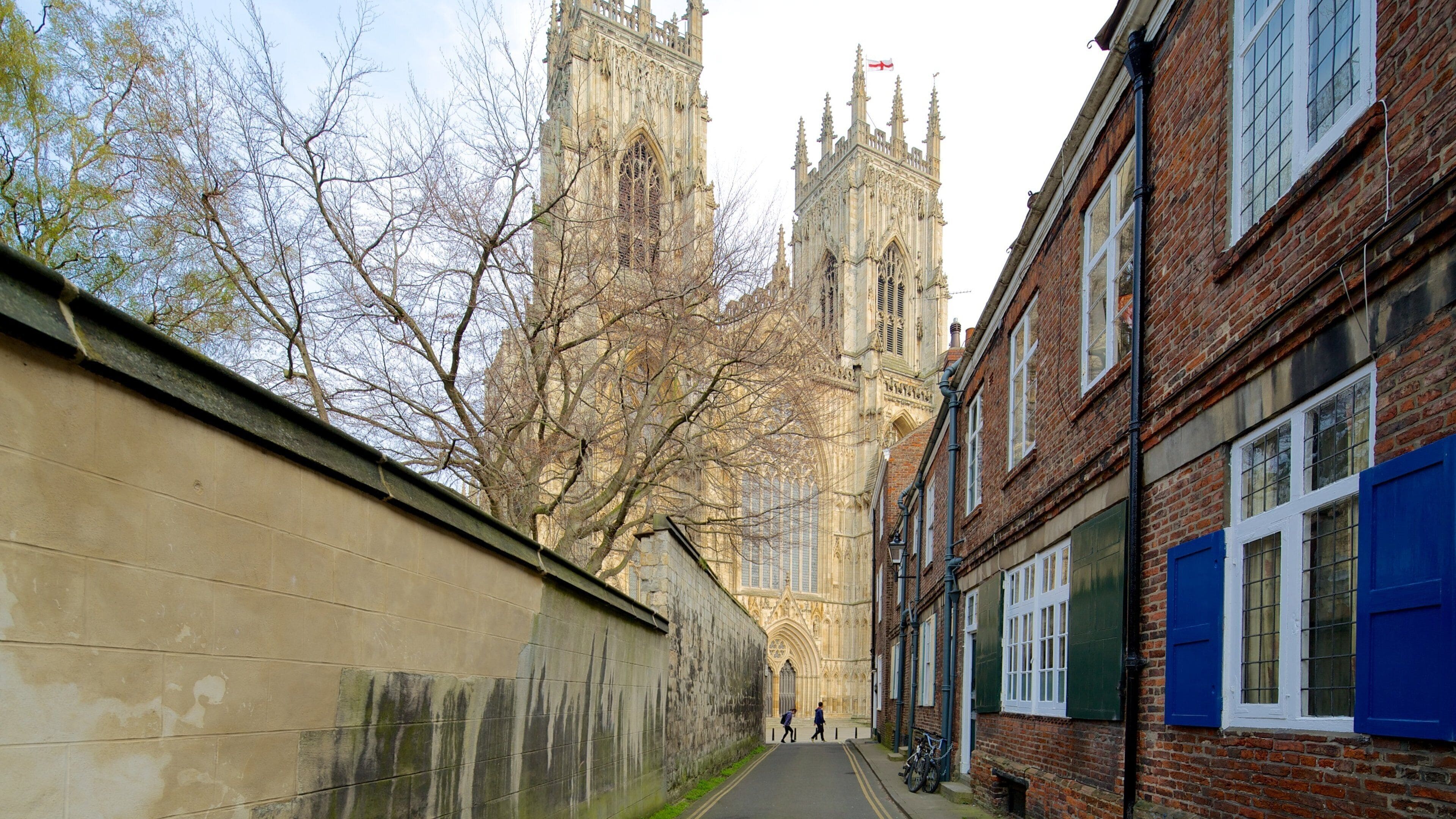 York Minster which includes heritage architecture, street scenes and a church or cathedral