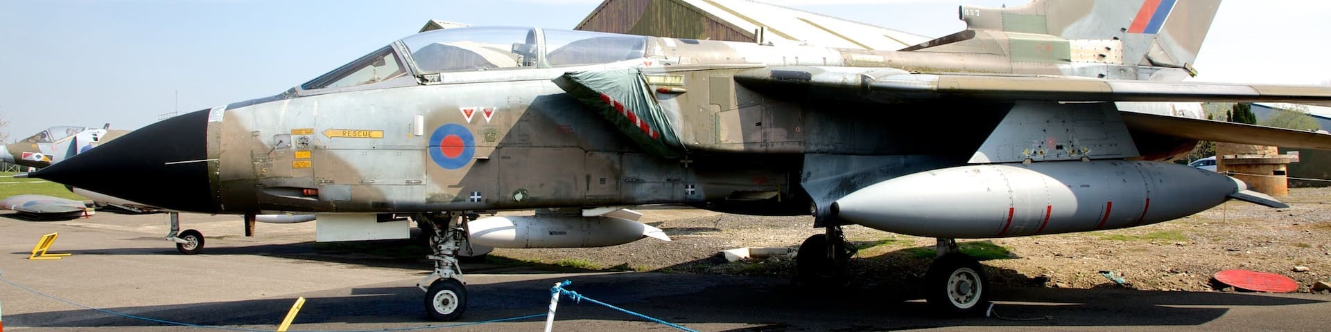 Yorkshire Air Museum qui includes articles militaires et avion