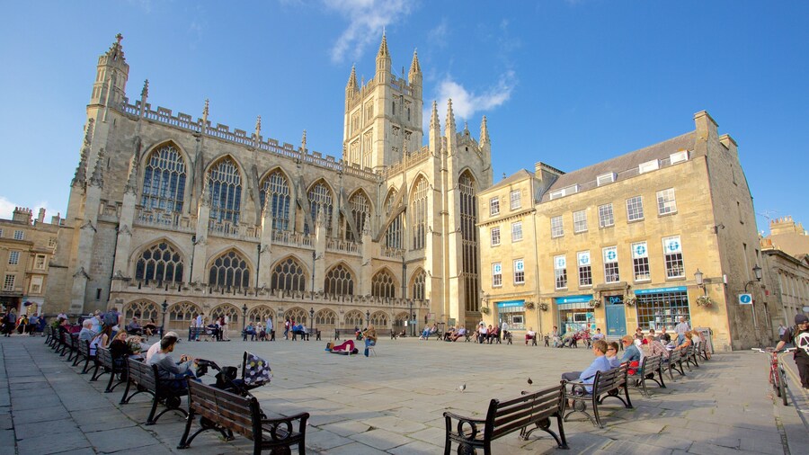 Bath Abbey featuring a square or plaza, heritage architecture and a church or cathedral