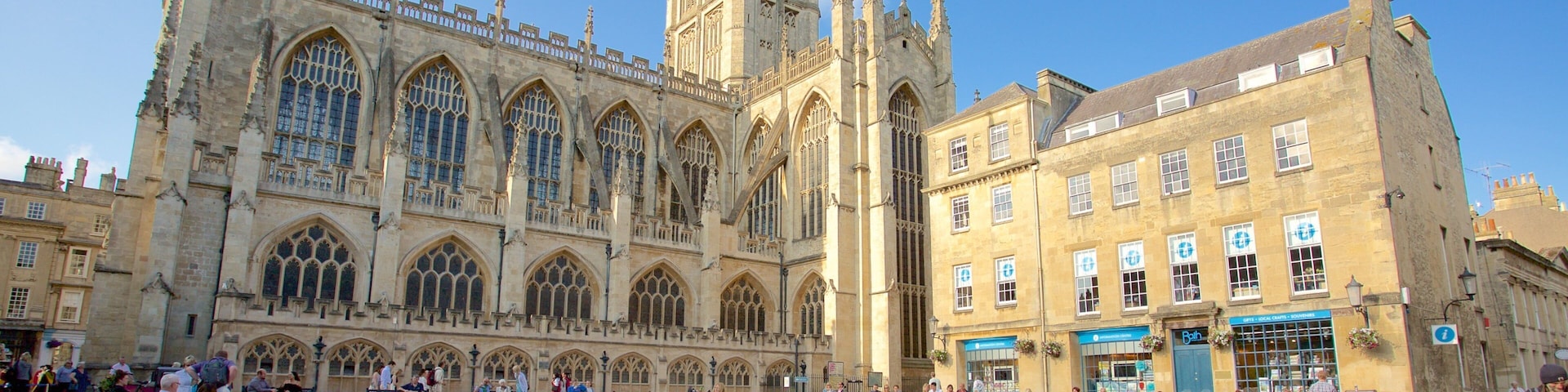 Bath Abbey featuring a square or plaza, heritage architecture and a church or cathedral