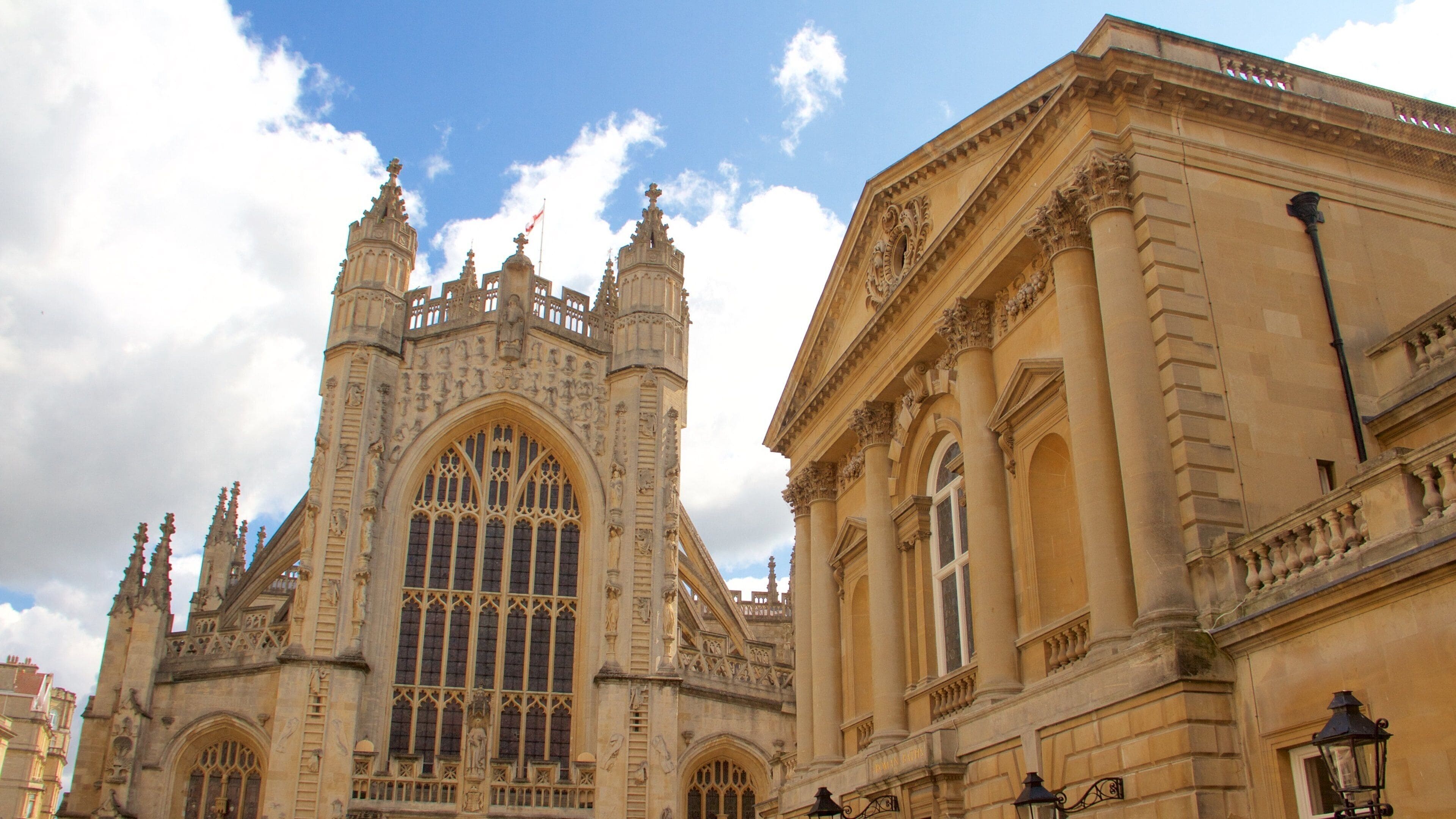 Bath Abbey which includes heritage elements, a church or cathedral and heritage architecture