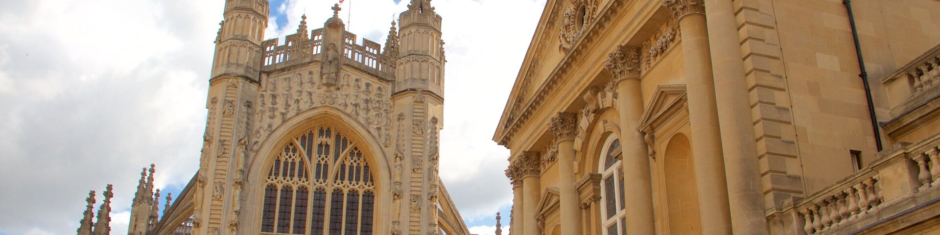 Bath Abbey which includes heritage elements, a church or cathedral and heritage architecture
