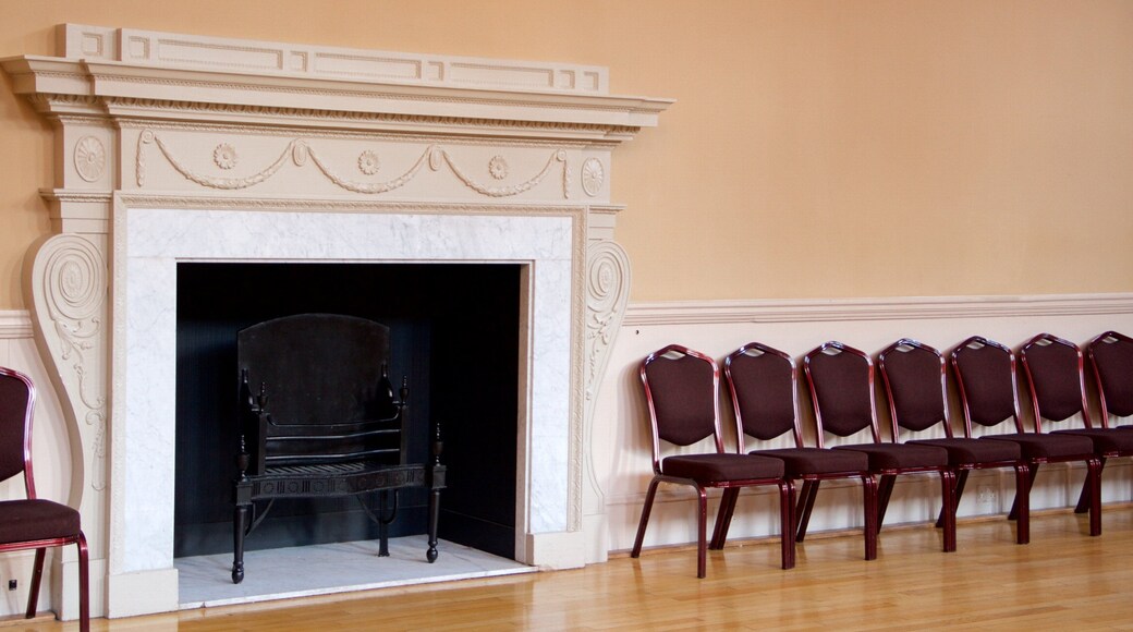 Bath Assembly Rooms mostrando vistas interiores y patrimonio de arquitectura
