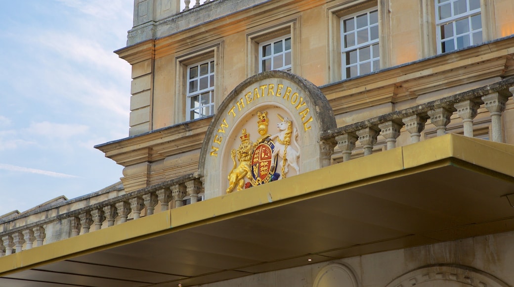 Bath Theatre Royal som inkluderer skilt og teater