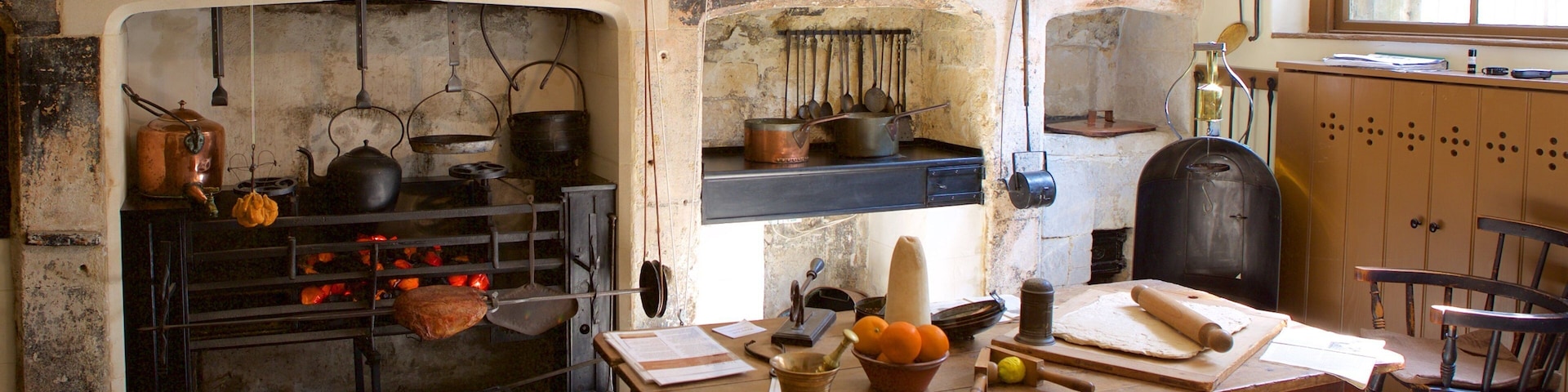 No. 1 Royal Crescent featuring heritage elements, interior views and chateau or palace