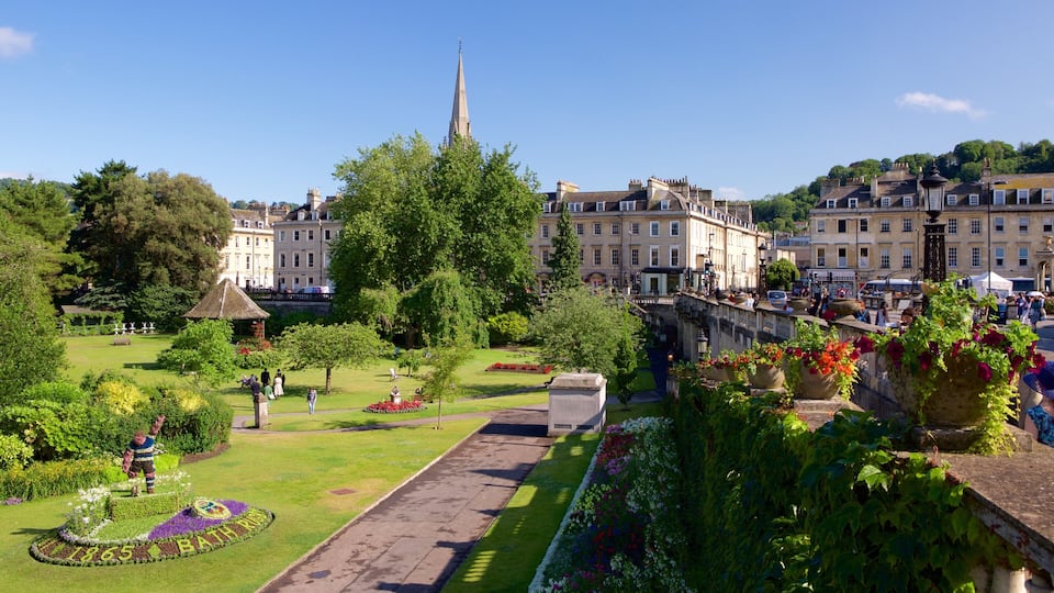 Parade Gardens which includes a park and a city