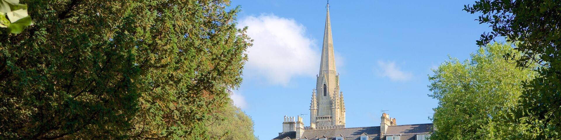 Parade Gardens featuring a garden, heritage elements and heritage architecture