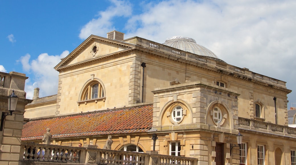 Baños romanos ofreciendo arquitectura patrimonial