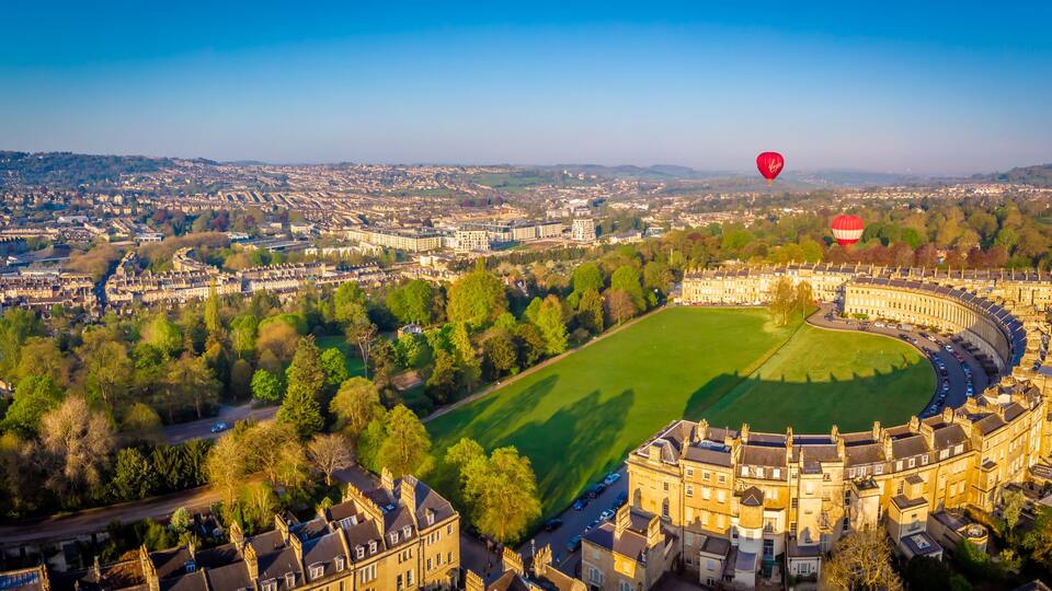 View of Royal crescent house in Bath, England