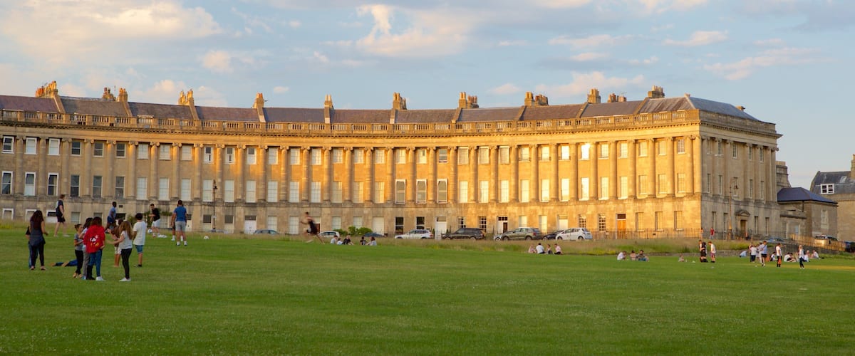 Royal Crescent which includes an administrative buidling, heritage architecture and a park