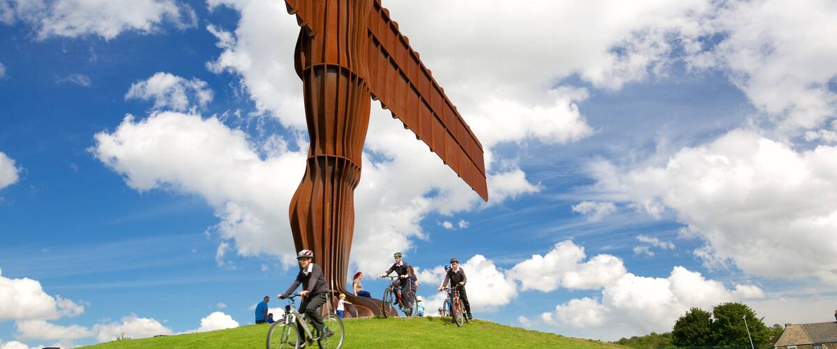 北方天使 其中包括 戶外藝術, 騎自行車 和 紀念碑