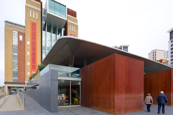 BALTIC Centre for Contemporary Art welches beinhaltet moderne Architektur