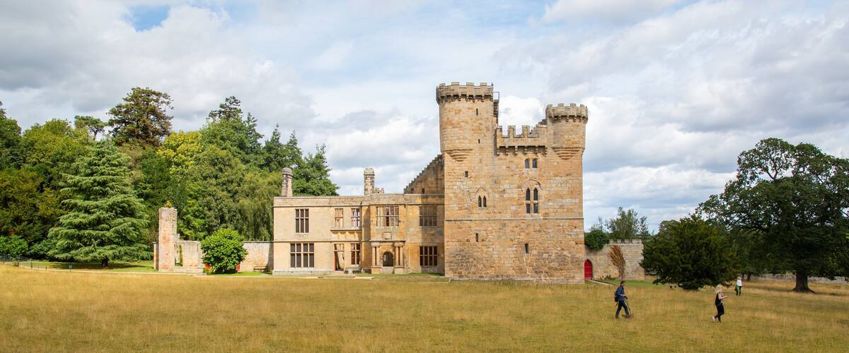 Belsay Hall, Castle and Gardens which includes heritage architecture and chateau or palace