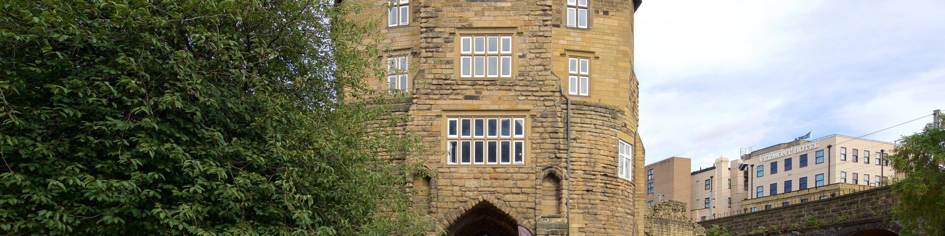 Lâu đài Garth trong đó bao gồm lâu đài hoặc cung điện và di sản