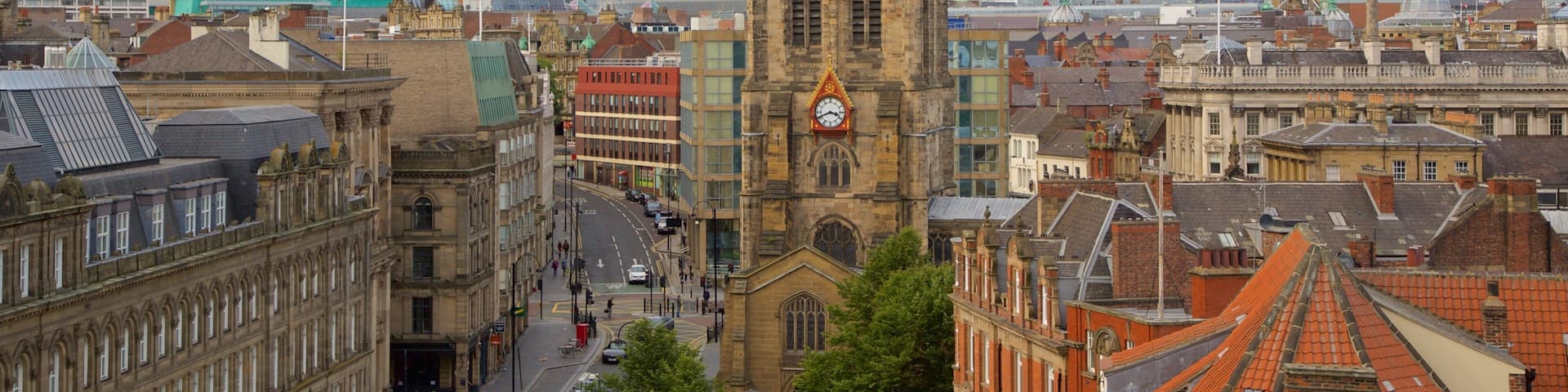 Newcastle-upon-Tyne St. Nicholas\' Cathedral showing heritage architecture, cbd and a city
