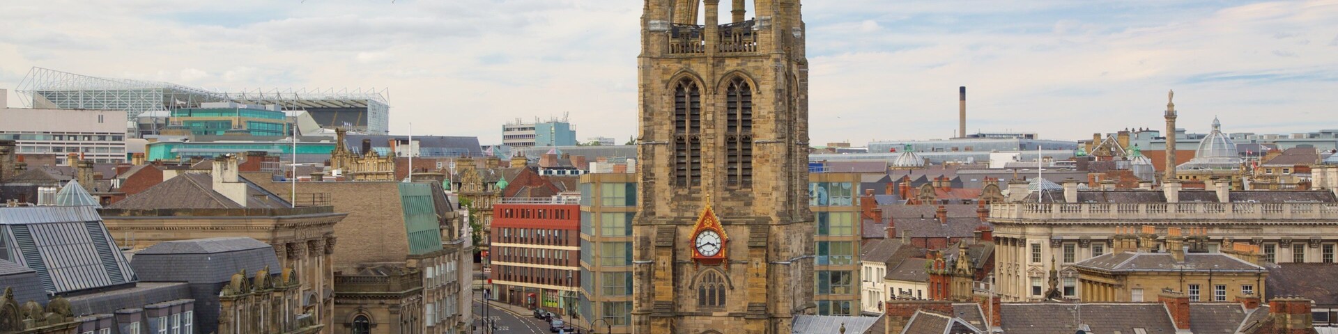 Newcastle-upon-Tyne St. Nicholas\' Cathedral showing heritage architecture, cbd and a city