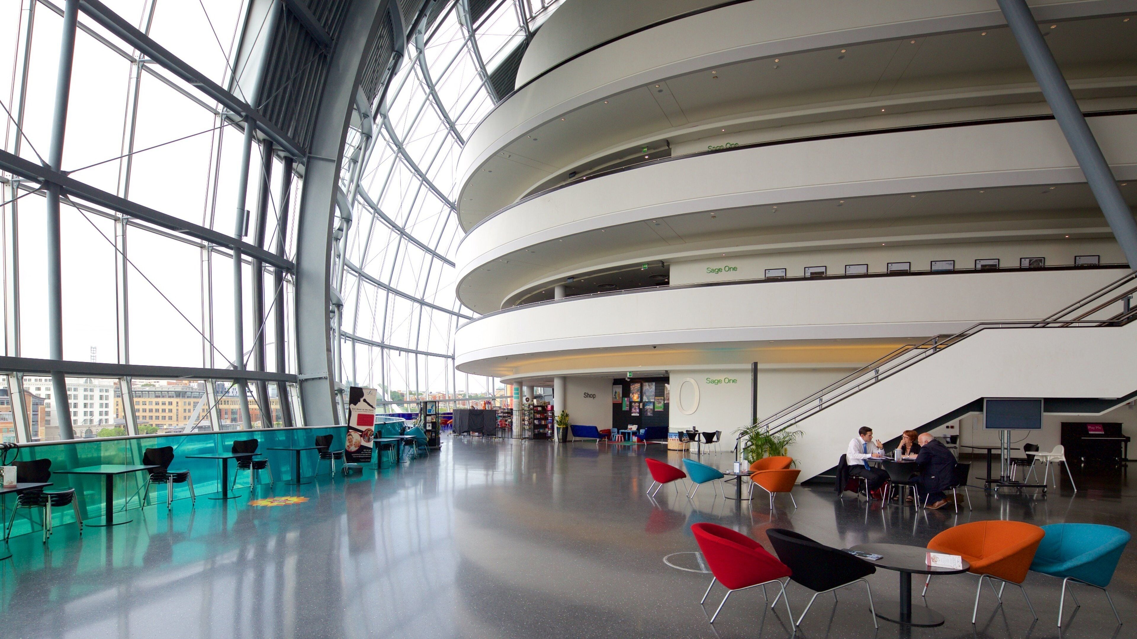 Sage Gateshead que incluye vistas interiores y escenas de teatro