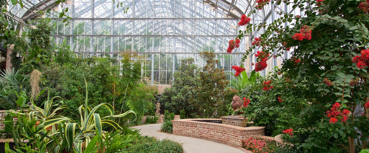 Lauritzen Gardens featuring flowers, interior views and a garden