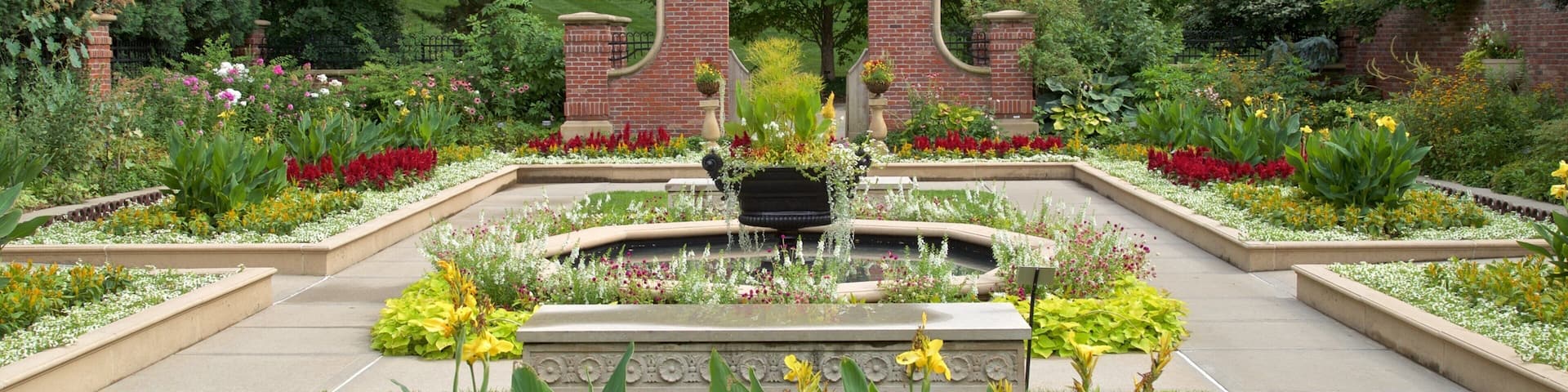 Lauritzen Gardens which includes a park and flowers