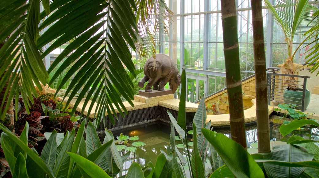 勞里岑花園 设有 池塘, 公園 和 雕像或雕塑
