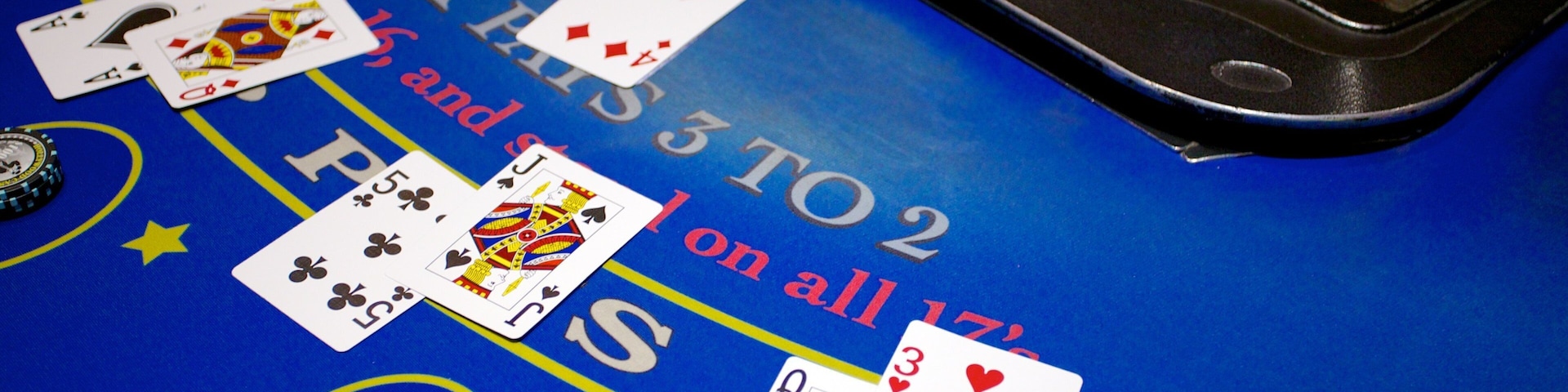 Casino Hollywood mostrando un casino y vistas de interior