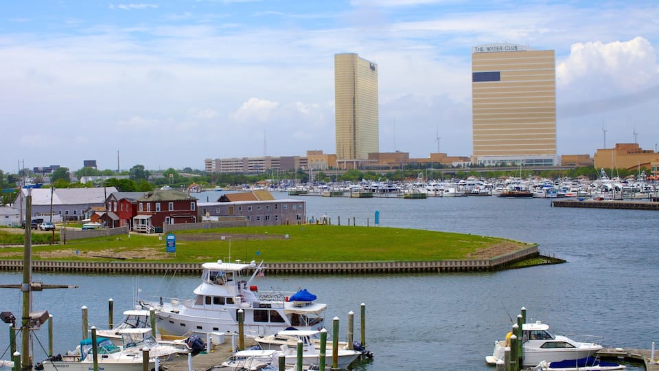 Atlantic City Aquarium which includes a marina, boating and a coastal town