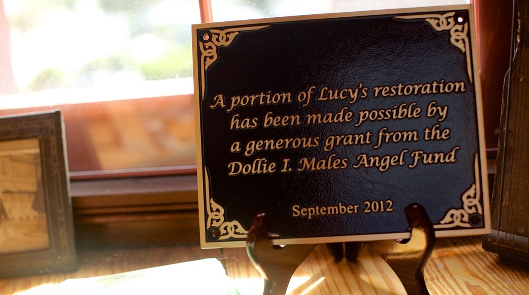 Lucy the Elephant ofreciendo señalización y vistas interiores