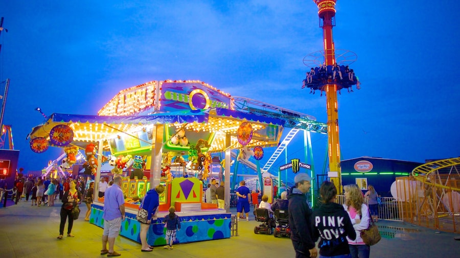 Steel Pier featuring nightlife, rides and street scenes