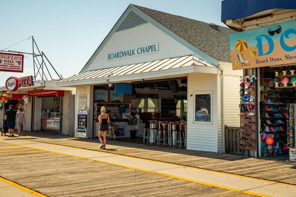 Boardwalk Chapel which includes street scenes