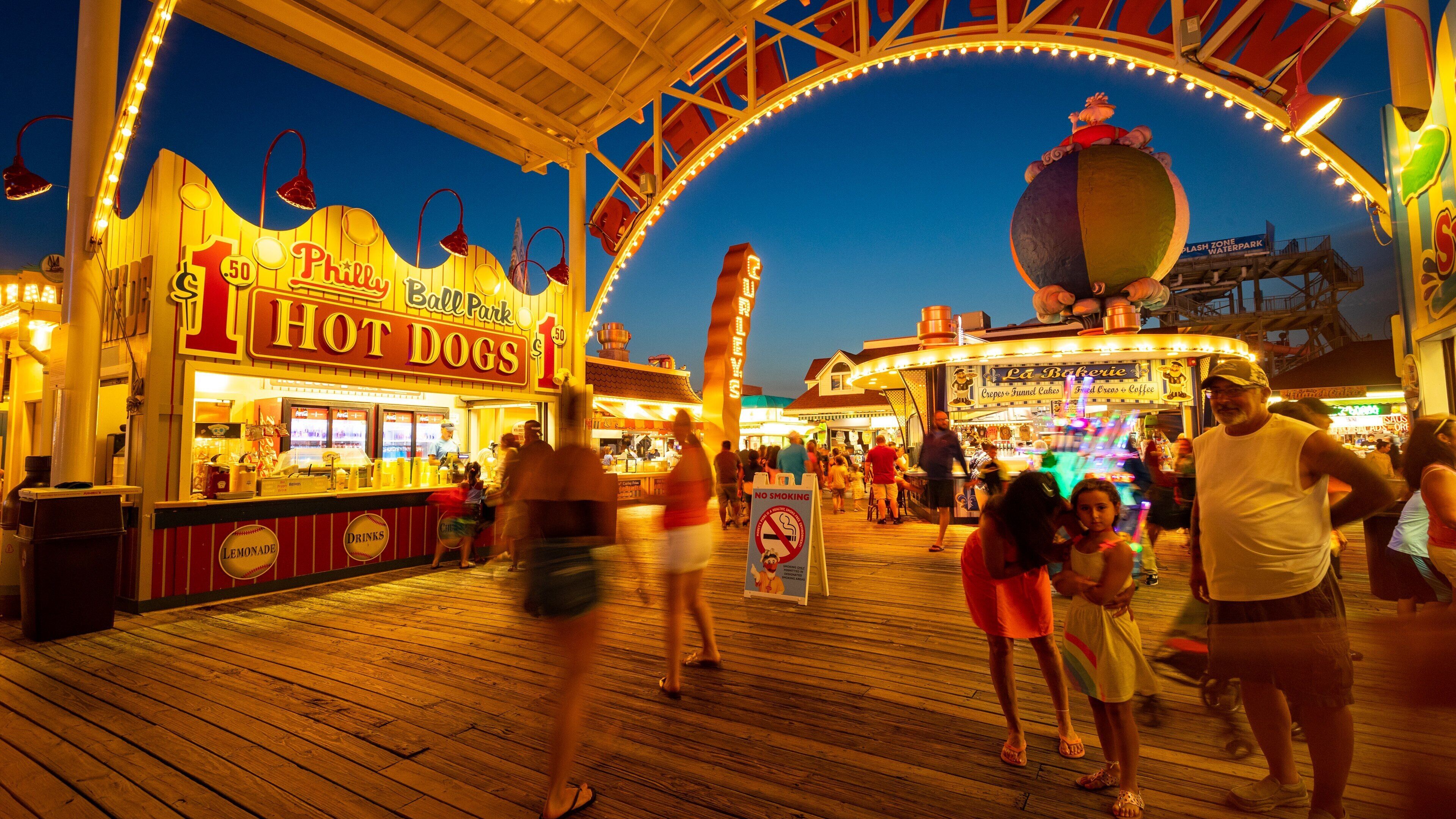 Mariner\'s Pier showing night scenes as well as a large group of people