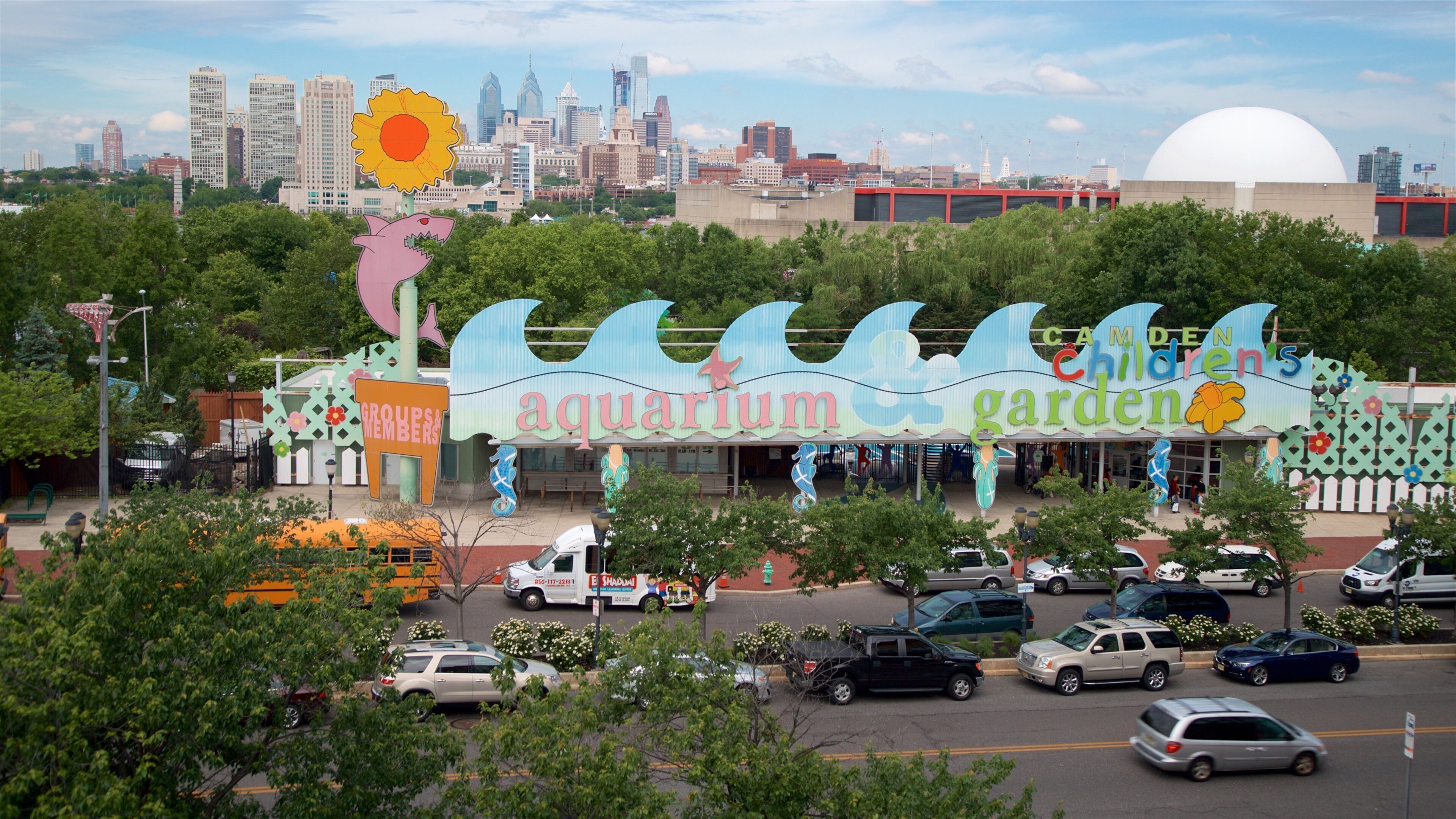 Camden Children\'s Garden ซึ่งรวมถึง ป้าย และ เมือง