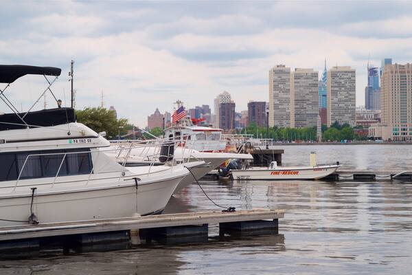 Wiggins Park and Marina which includes a high-rise building, a city and a bay or harbour