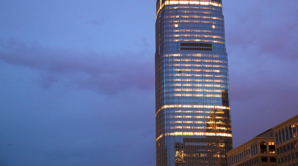 Goldman Sachs Tower som inkluderer nattbilder og skyskraper
