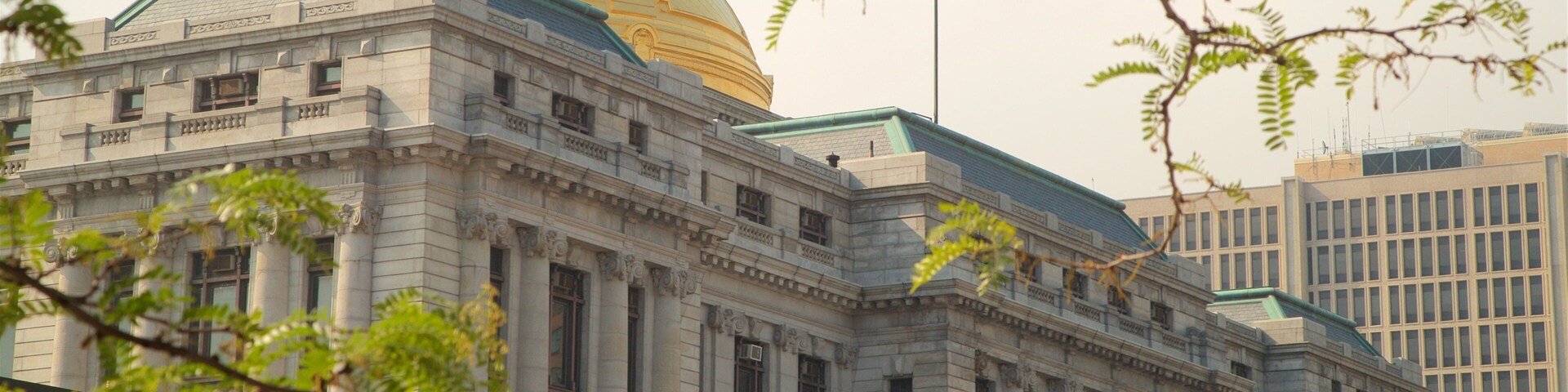 Newark City Hall which includes heritage architecture and a city