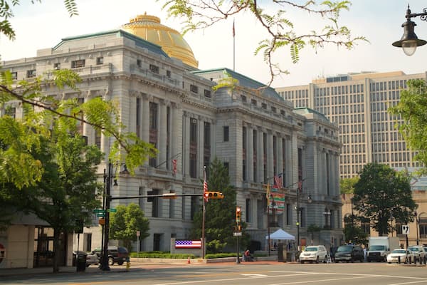 Ayuntamiento de Newark ofreciendo una ciudad y arquitectura patrimonial