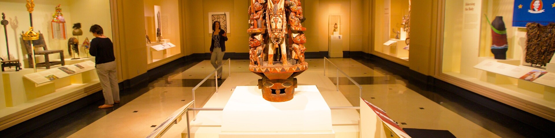 Musée de Newark montrant vues intérieures