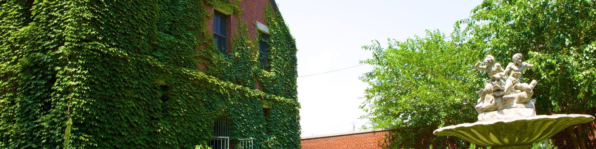 Newark Museum showing a fountain and a garden
