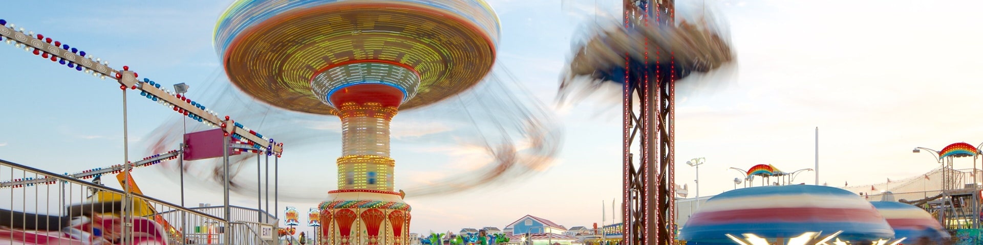 Casino Pier showing rides