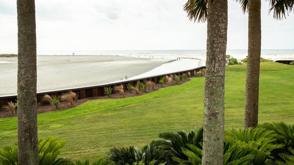 Dunes Golf and Beach Club showing general coastal views and golf