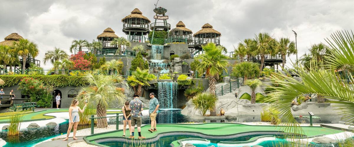 Mount Atlanticus Miniature Golf which includes golf as well as a family