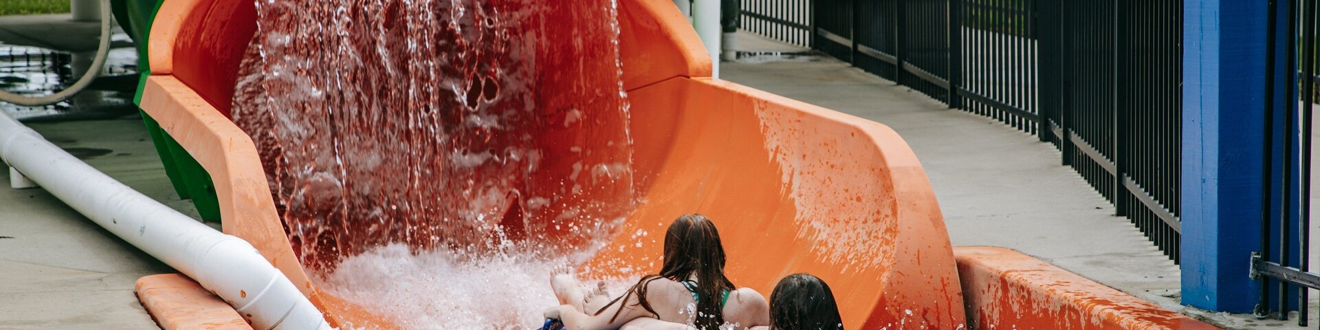 Myrtle Waves which includes a waterpark and swimming