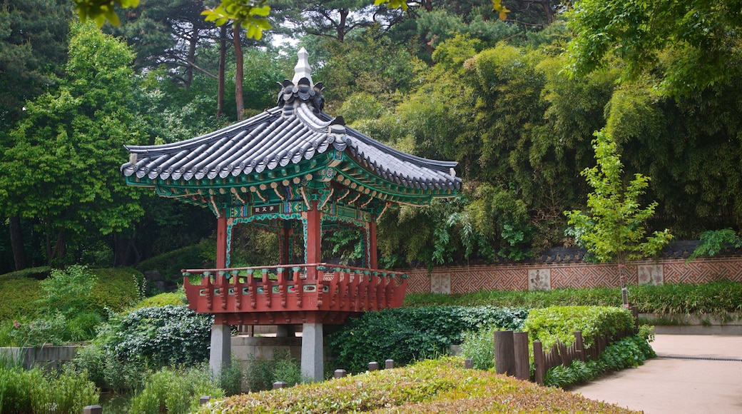 Seoul World Cup Stadium which includes a garden and heritage elements
