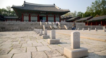 Gyeonghuigung Palace featuring heritage architecture