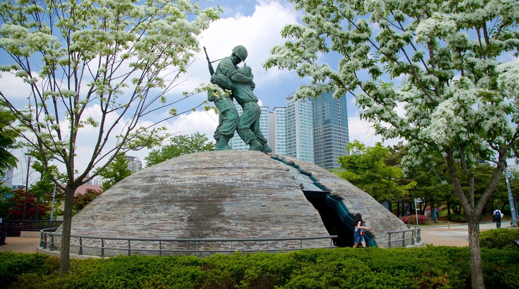 War Memorial of Korea which includes a city, a statue or sculpture and a garden