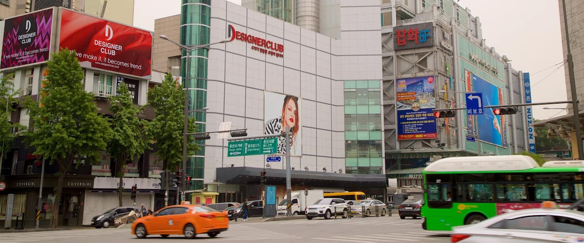 Dongdaemun Market which includes a city, cbd and signage