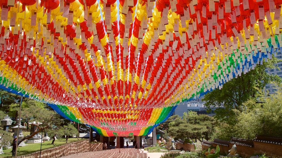 Bongeunsa Temple which includes outdoor art and a garden