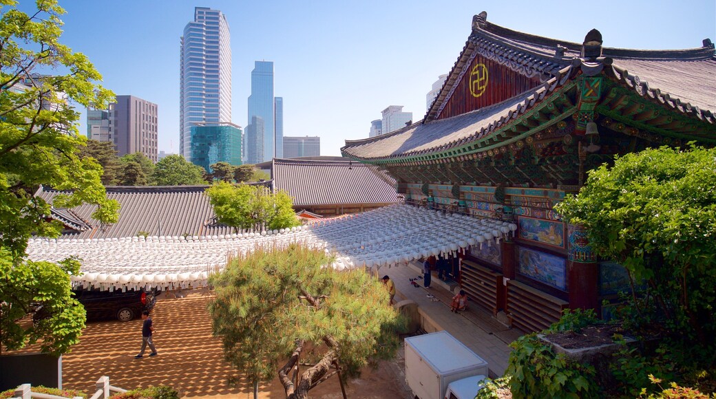 Bongeunsa Temple showing a city, heritage architecture and landscape views